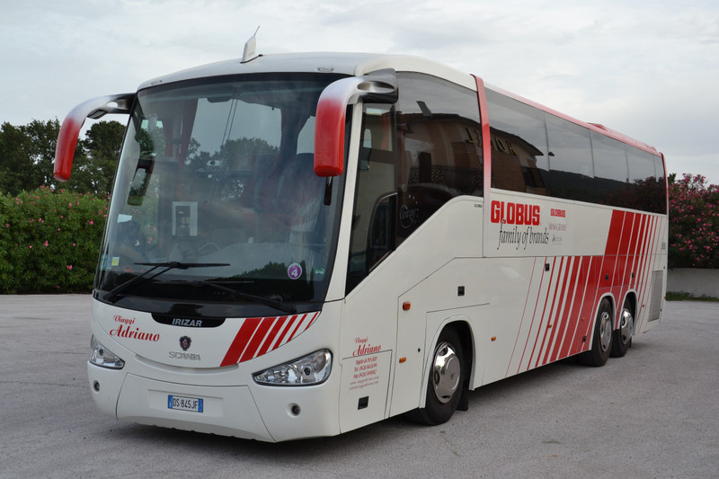 Globus Tour Bus