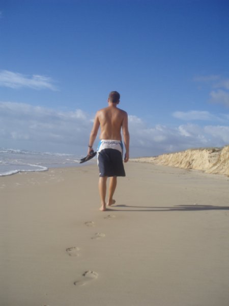 Sur la plage abandonnee... - Alone on the beach