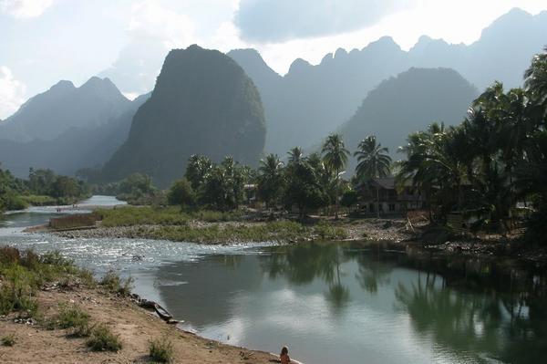 okolie Vang Vieng