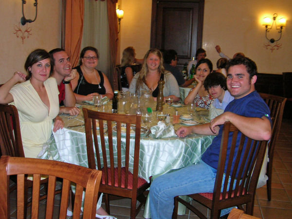 Students at dinner in Sorrento