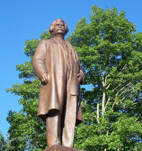 Mark Twain Statue in Hannibal, MO