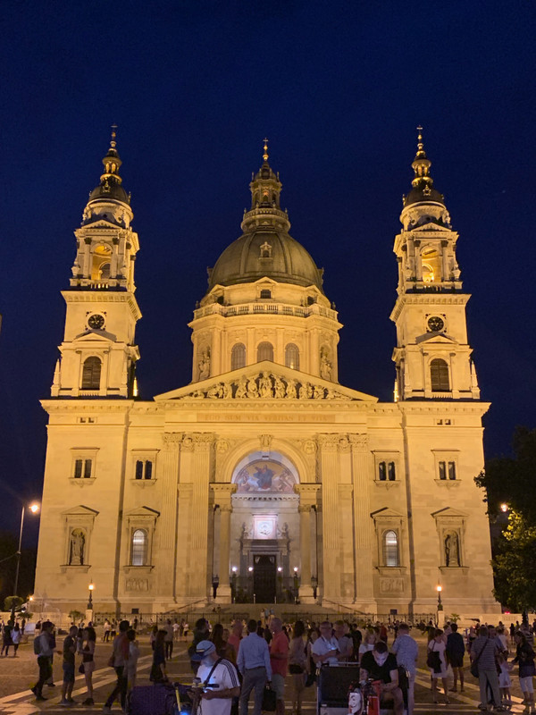 St Stephen's Basilica by night