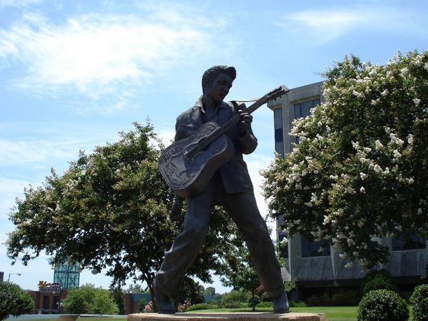 Elvis Statue (Memphis)