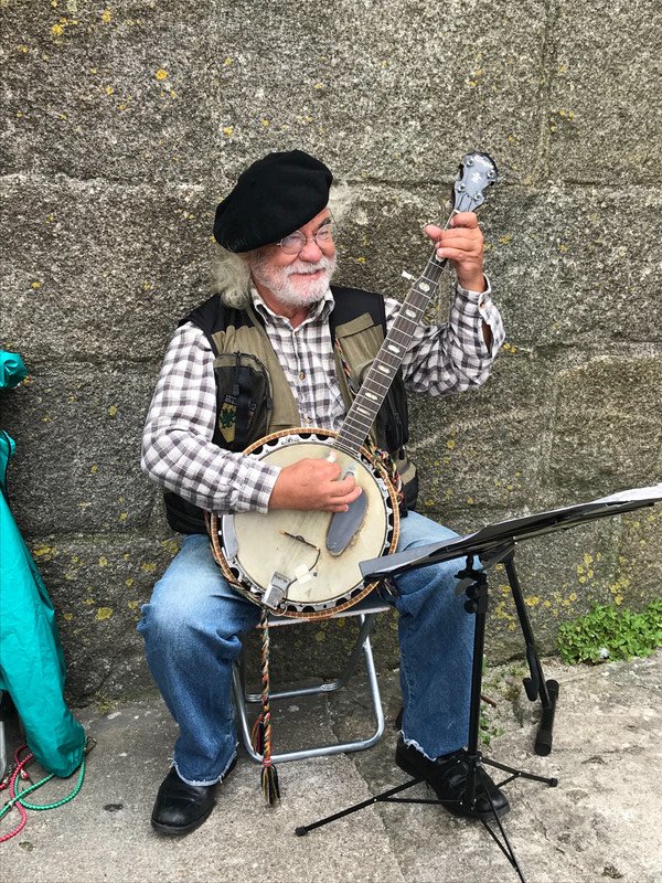 Banjo Player(!) Outside Se Cathedral 