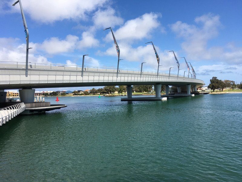 The new bridge over the estuary 