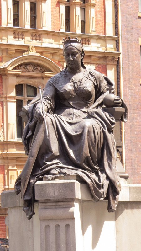 Victoria Statue