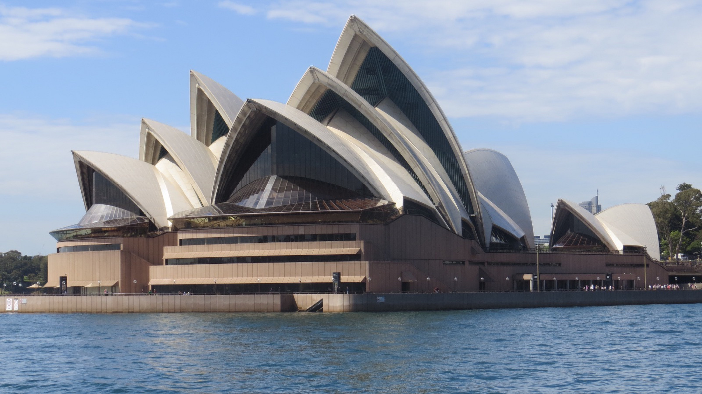 The Opra House from the ferry | Photo