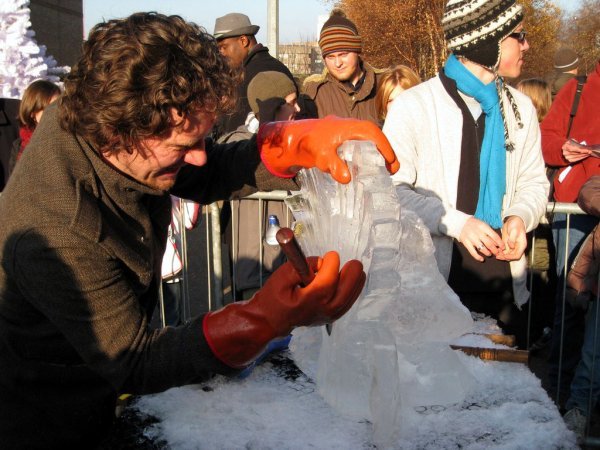 Ice Sculpturer At Southbank