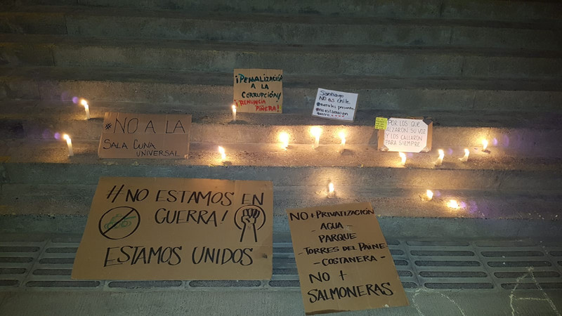 Candlelit messages from the protesters 