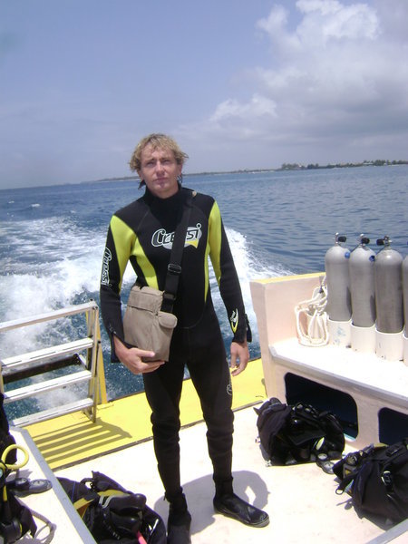 My new wetsuit and still carrying my man bag!ha