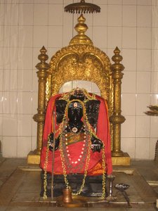 675px-Sri_Tyagaraja_Swamy_Idol_at_samadhi_mandir_in_Tiruvaiyaru