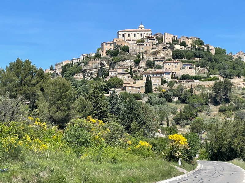 View of the road going up to Gordes