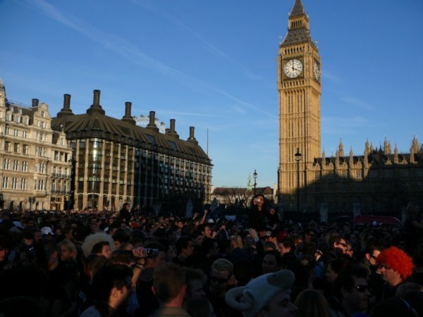 10,000 Kiwis congregate on Parliament