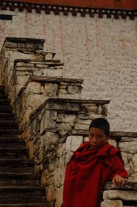 monk in front of paro dzong