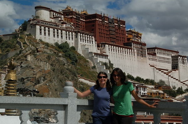 kirsty and i in front of potala