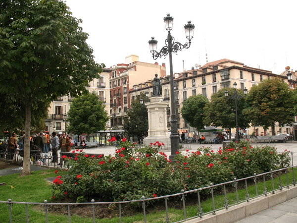Plaza Isabel, near metro Opera...where the hostel is situated