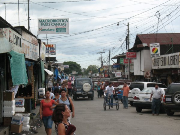 Paso Canoas, border area. Left = Panama, Right = Costa Rica