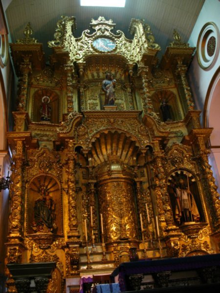 golden altar at Casco Viejo