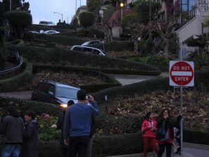 crooked street / Lombard St