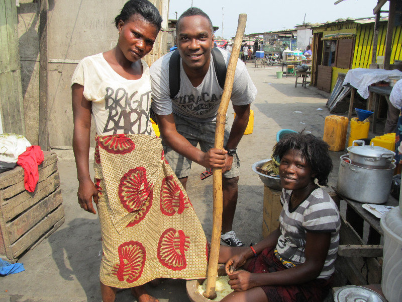 Helping women pounding some fufu in James Town