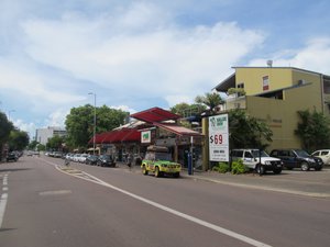 Mitchell Street, Darwin (Melaleuca Hostel on the right, where I lived for 2,5 months 7 years ago)