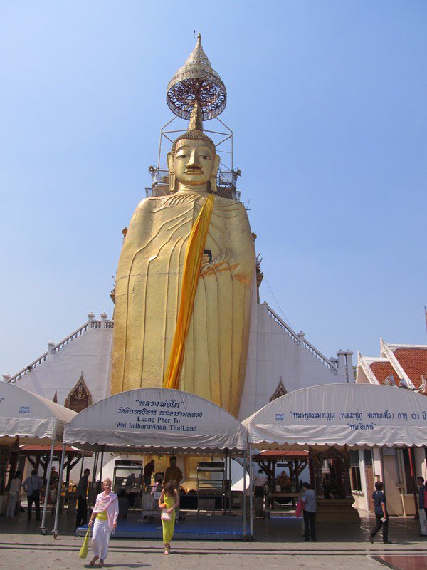 32m Buddha at Wat Intharawihan, Bangkok