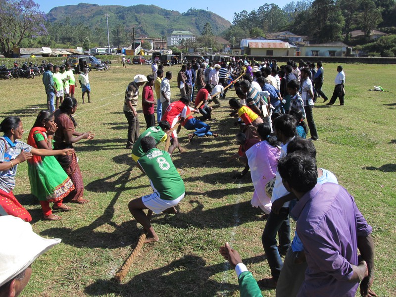 Men at a Rasa Kashi competition in Munnar (traditional rope pulling)