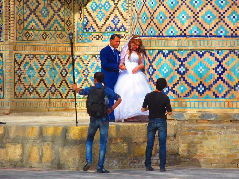 Couple posing for a photoshoot in Bukhara