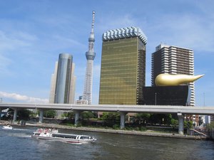 Tokyo: view of the Sumidagawa River, Tokyo Skytree tower and the Asahi Breweries