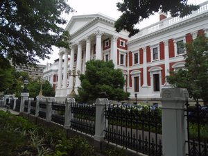 Building nexto to Company's Garden, Cape Town
