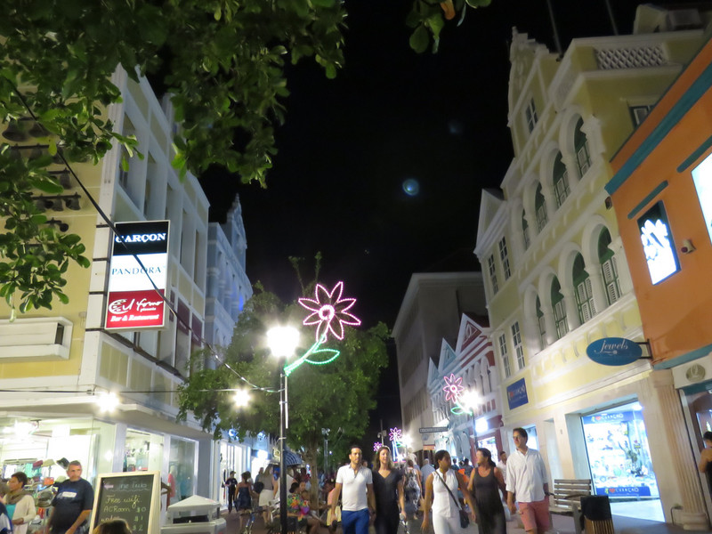 Shopping night in Willemstad
