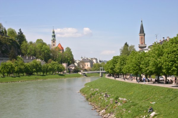 A walk across the Salzach River