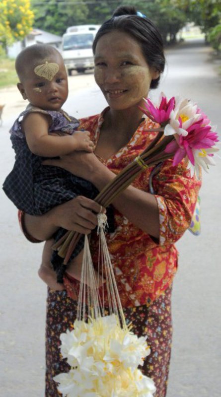 burmese with child