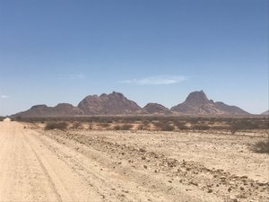 approaching Spitzkoppe
