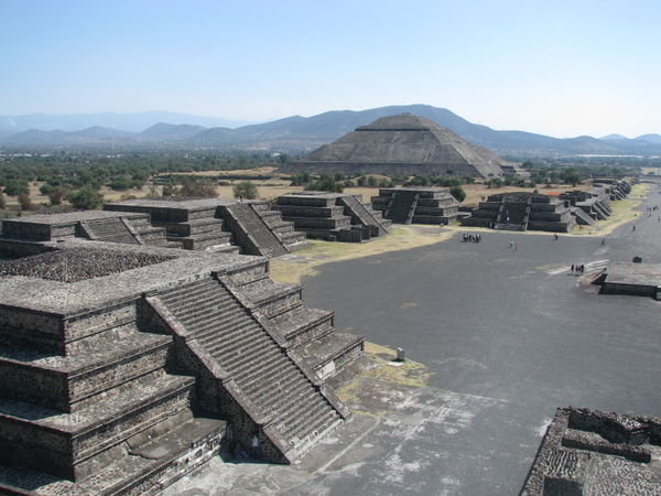 Piramide del Sol and the Avenue of the Dead