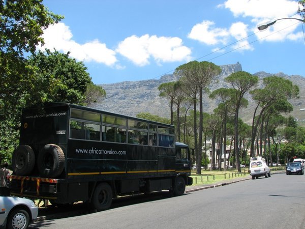 Truck arrives in Cape Town under Table Mountain