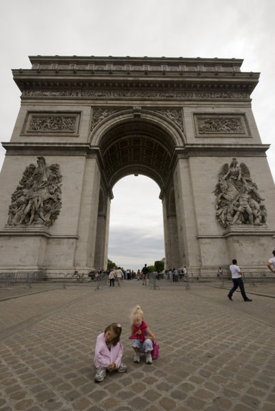 Emma and Abigail in front of the Arc du Triumph