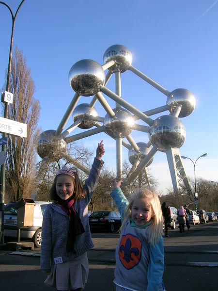 Look, There's the Atomium!