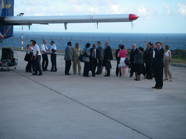 Dutch politicians arriving at Saba