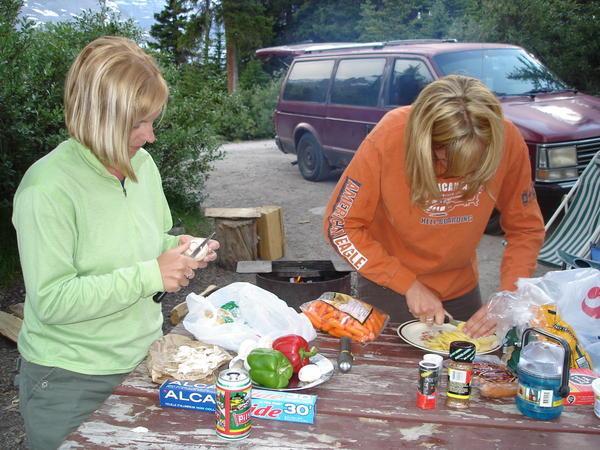 The girls preparing dinner