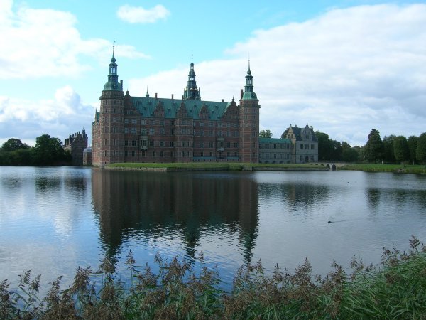 Fredriksborg Slot - view from the lake