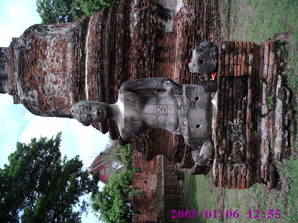 Buddha statue at the ruins