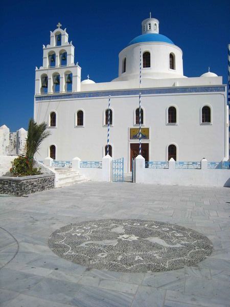 Oia church and plaza