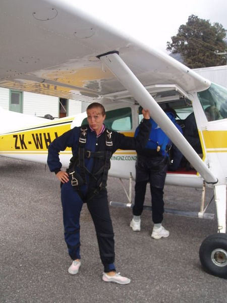 im cool im just about to jump out of this plane, 12,000ft up in the sky!!!!!