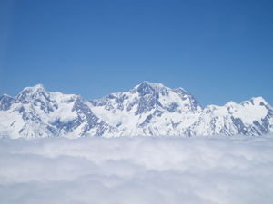 oh my god how cool above the clouds!!! i love it!!! thats mt cook highest mountain in nz!!!!!!