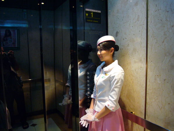 SOGO's Elevator Girl | Photo