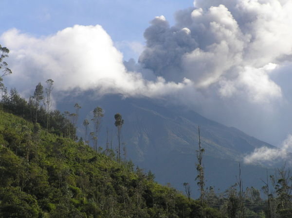 Banos volcano spewing smoke