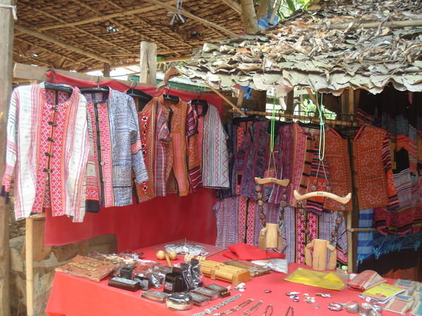 HGN: Handicraft For Sales at Karen Long Neck Village
