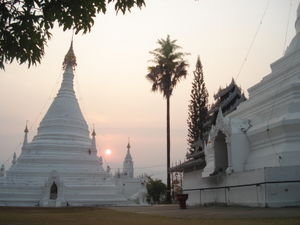 HGN: Sunrise at Phra That Doi Kong Mu
