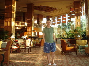 SUB: Lobby in Morning Shangri-la Surabaya Hotel